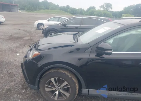 2017 Toyota Rav4 Xle z USA, uszkodzony, nr VIN 2T3RFREV5HW675736